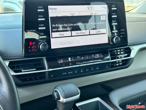 Certified 2021 Toyota Sienna XLE FWD image 28