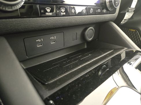 New 2025 Mitsubishi Outlander SE image 28