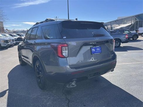 Used 2023 Ford Explorer ST-Line w/ Class IV Trailer Tow Package image 5