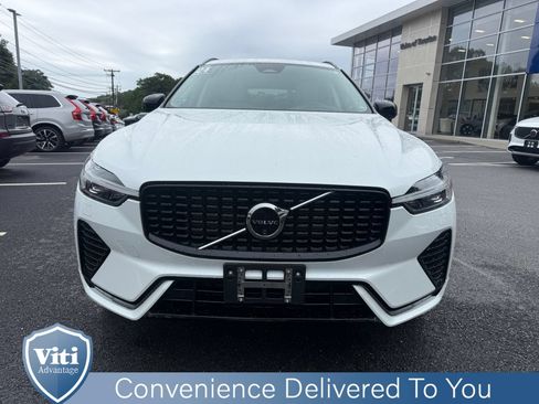 Used 2024 Volvo XC60 B5 Plus w/ Protection Package Premier AWD/4WD image 3
