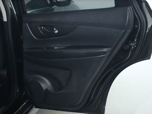 Used 2020 Nissan Rogue SV FWD image 33