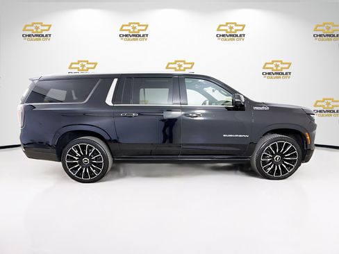 Used 2025 Chevrolet Suburban High Country AWD/4WD image 9