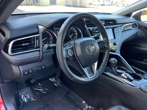 Used 2018 Toyota Camry SE w/ Convenience Package FWD image 26