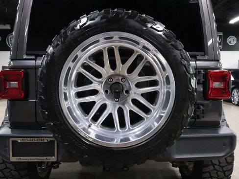 Used 2019 Jeep Wrangler Unlimited Sahara image 36