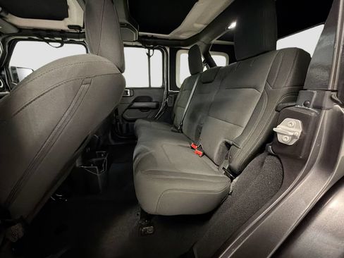 Used 2018 Jeep Wrangler Unlimited Sahara w/ Cold Weather Group AWD/4WD image 25