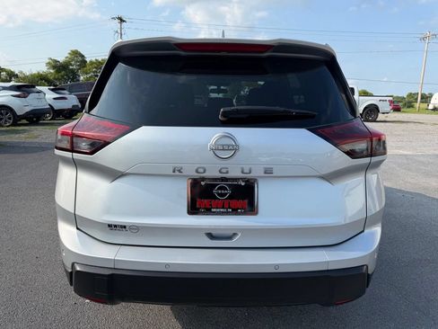 Used 2025 Nissan Rogue SV FWD image 32