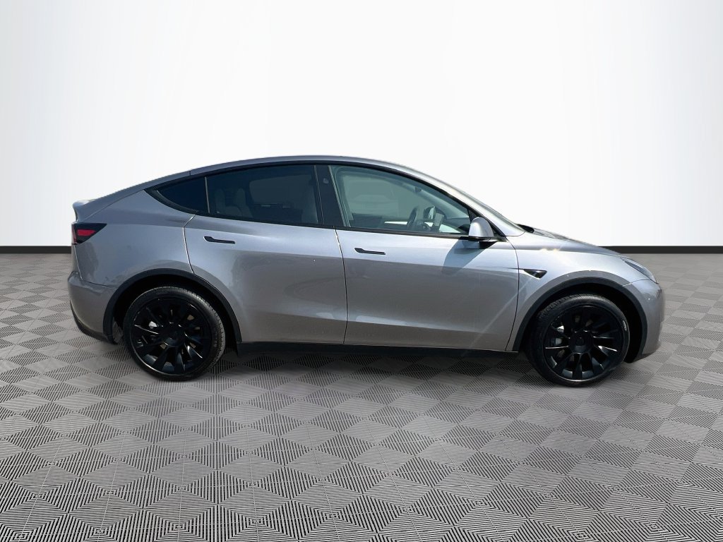 Used 2025 Tesla Model Y Long Range RWD image 8