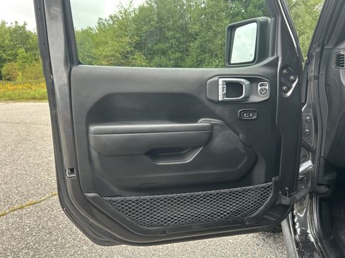 Used 2022 Jeep Gladiator Sport AWD/4WD image 16