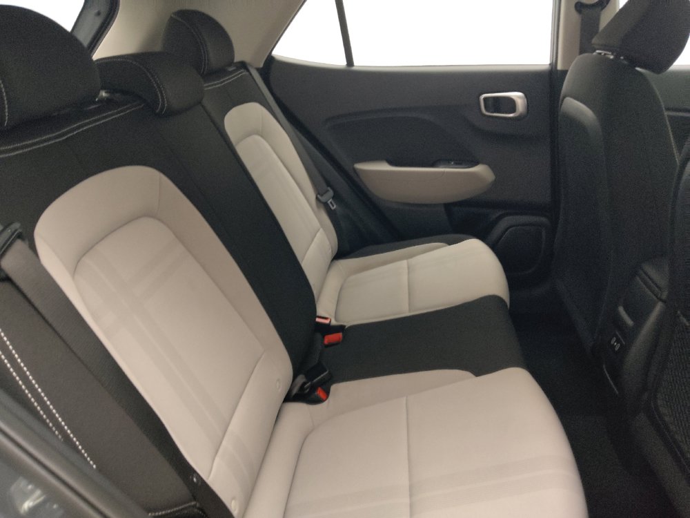 Used 2025 Hyundai Venue SEL FWD image 19