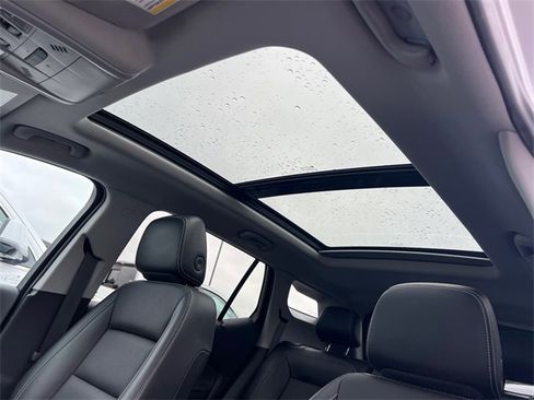 Certified 2023 GMC Terrain SLT w/ Infotainment Package II image 33