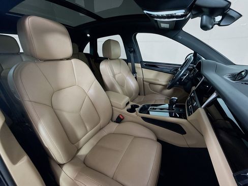 Certified 2023 Porsche Macan S AWD/4WD image 28