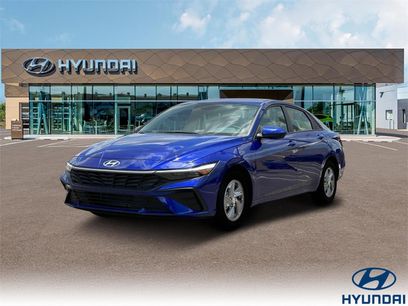New 2025 Hyundai Elantra SE