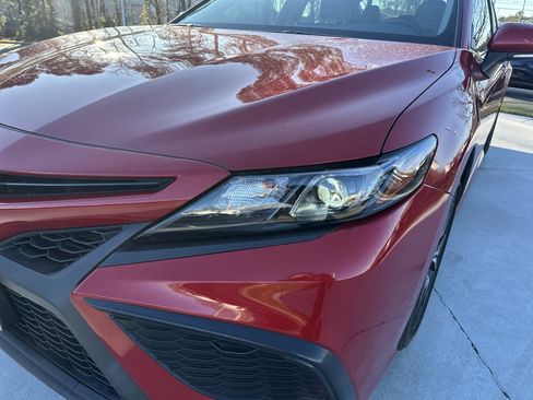 Certified 2022 Toyota Camry SE image 6