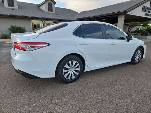 Used 2018 Toyota Camry LE image 11