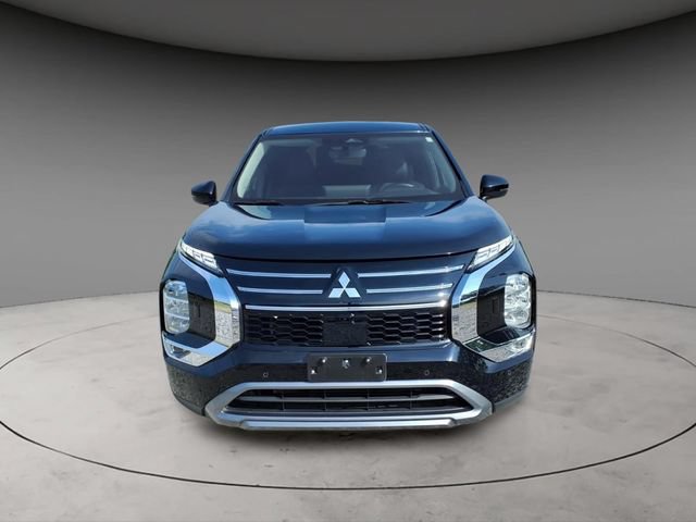 Used 2025 Mitsubishi Outlander SE AWD/4WD image 3