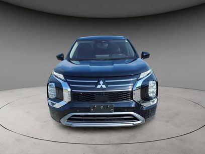 Used 2025 Mitsubishi Outlander SE
