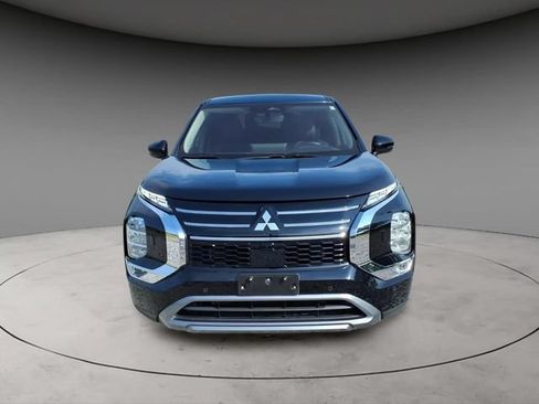 Used 2025 Mitsubishi Outlander SE AWD/4WD image 3