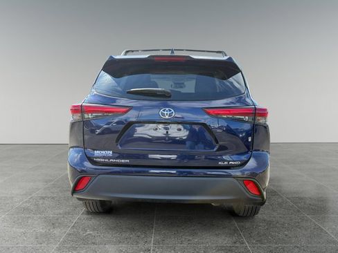Used 2023 Toyota Highlander XLE image 4