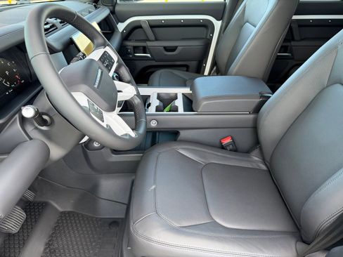 New 2026 Land Rover Defender 110 X-Dynamic SE image 10