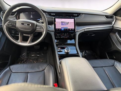 Used 2023 Jeep Grand Cherokee Limited w/ Luxury Tech Group II image 10