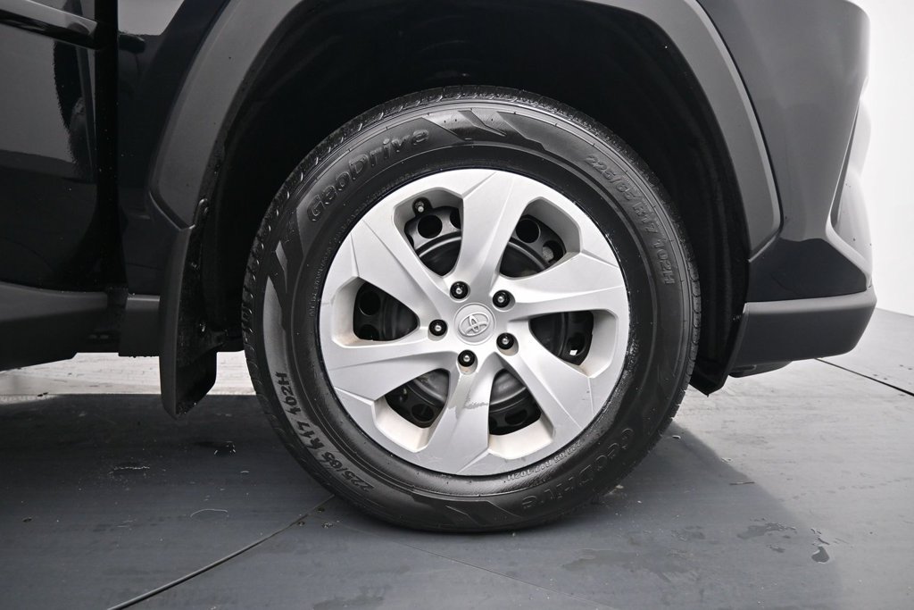 Used 2023 Toyota RAV4 LE AWD/4WD image 13