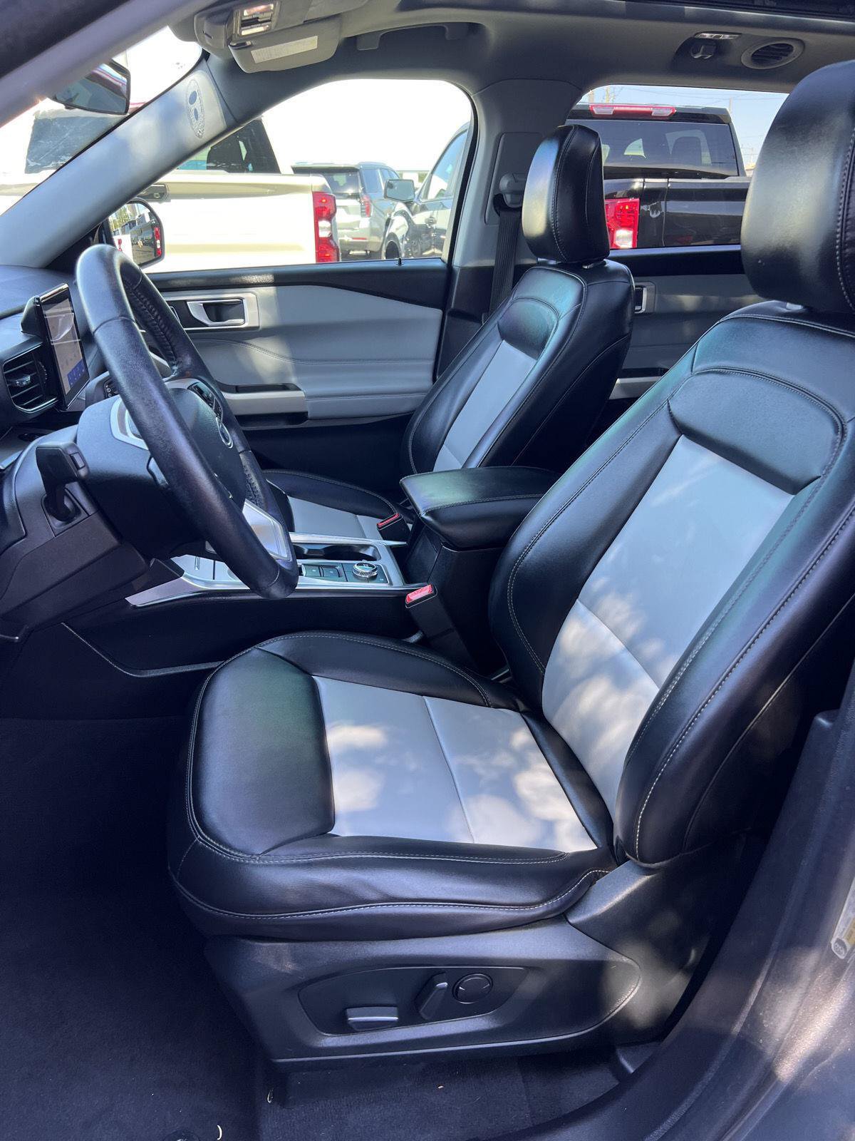 Used 2023 Ford Explorer XLT w/ Equipment Group 202A AWD/4WD image 19