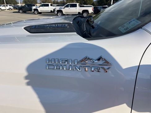 Used 2021 Chevrolet Silverado 2500 High Country w/ Technology Package image 3