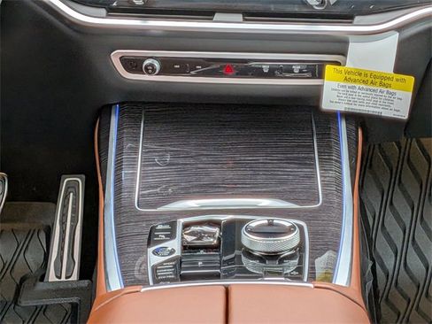 Used 2025 BMW X7 M60i image 21