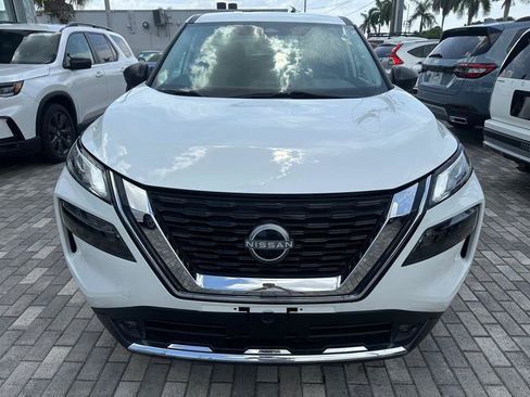 Used 2023 Nissan Rogue S AWD/4WD image 2