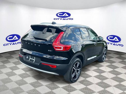 Used 2023 Volvo XC40 B5 Plus AWD/4WD image 4