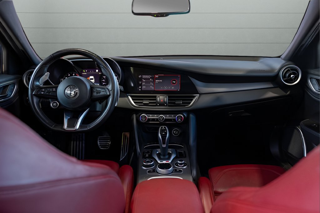 Used 2022 Alfa Romeo Giulia Veloce RWD image 25