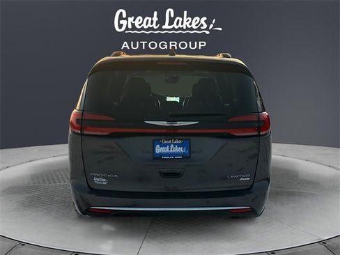 Used 2023 Chrysler Pacifica Limited image 4