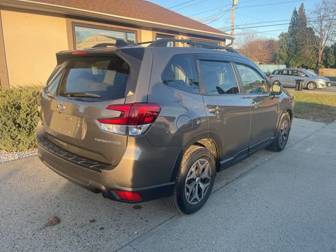 Used 2024 Subaru Forester Premium image 2