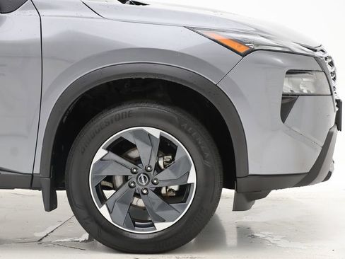 Used 2024 Nissan Rogue SV w/ SV Premium Package AWD/4WD image 4