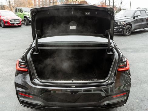 Used 2022 BMW 750i xDrive w/ Executive Package image 49