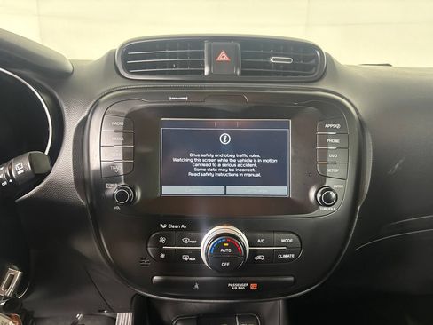 Used 2018 Kia Soul + FWD image 16