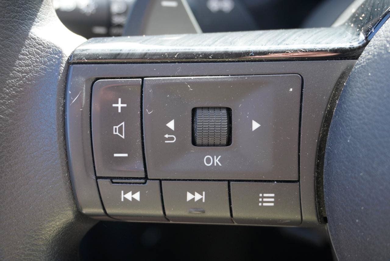 Used 2023 Nissan Rogue SV AWD/4WD image 10