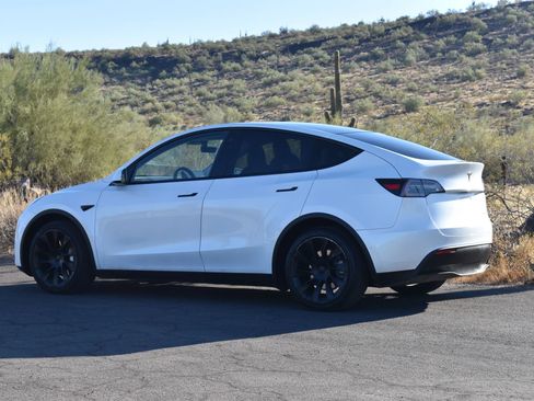 Used 2020 Tesla Model Y Long Range image 5
