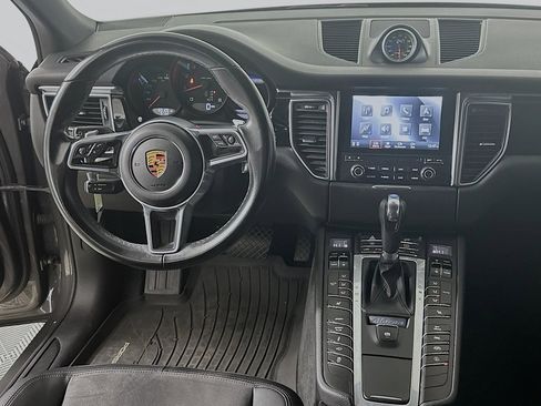 Used 2018 Porsche Macan image 19