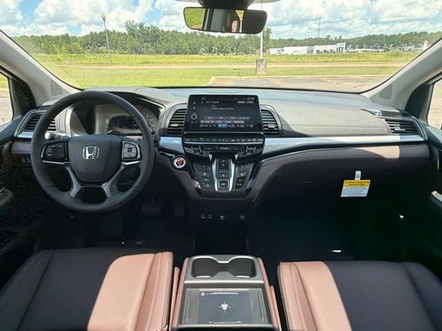 New 2026 Honda Odyssey Touring image 8