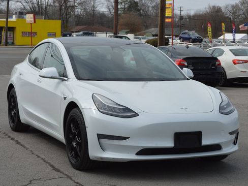 Used 2019 Tesla Model 3 Standard Range Plus image 2