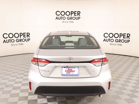 Used 2025 Toyota Corolla LE image 20