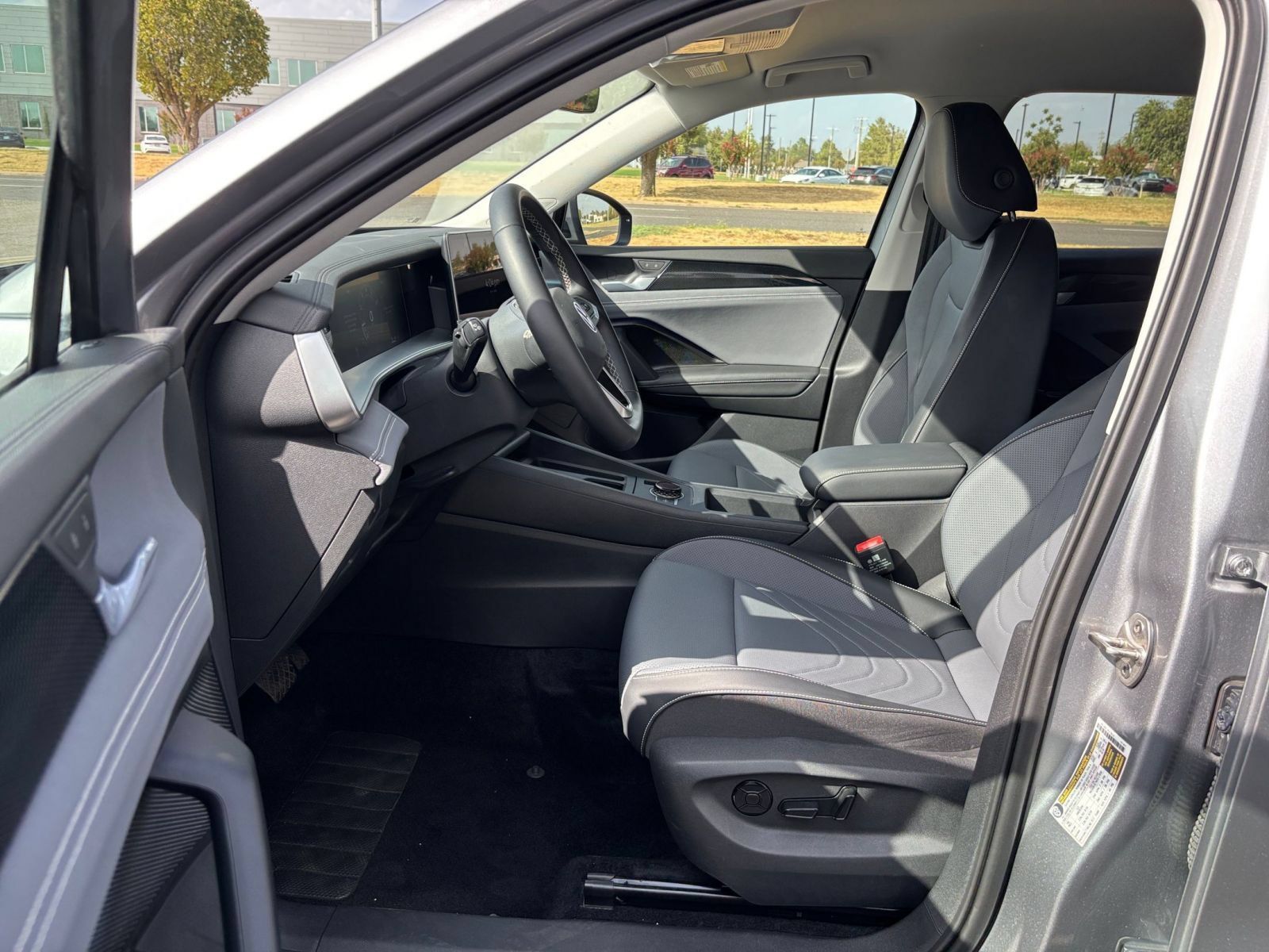 Used 2026 Volkswagen Tiguan SE AWD/4WD image 28