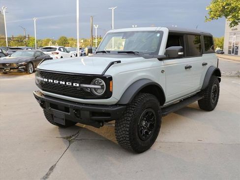 Used 2024 Ford Bronco Wildtrak image 2