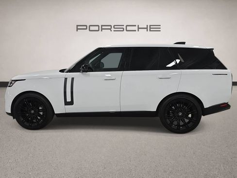 Used 2023 Land Rover Range Rover SE AWD/4WD image 2