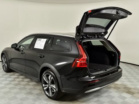 Certified 2025 Volvo V60 B5 Cross Country Plus image 33