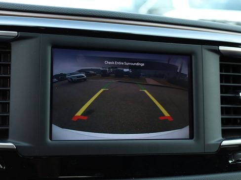 Used 2023 Chrysler Voyager LX image 28