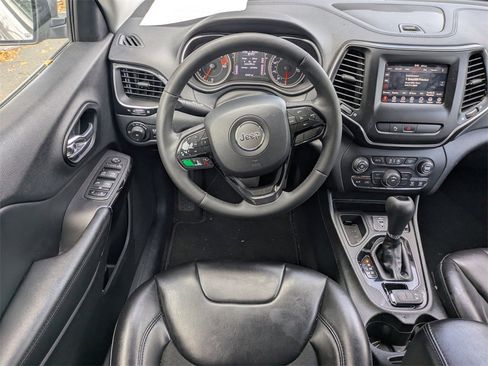 Used 2020 Jeep Cherokee Latitude Plus image 13