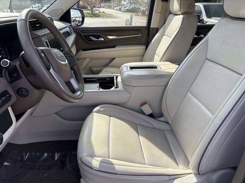 Used 2021 GMC Yukon XL Denali w/ Denali Premium Package image 15