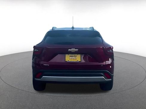 Used 2025 Chevrolet Trax LT FWD image 12